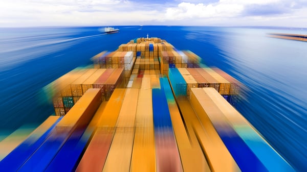 Cargo__motionblur_AdobeStock_82796029